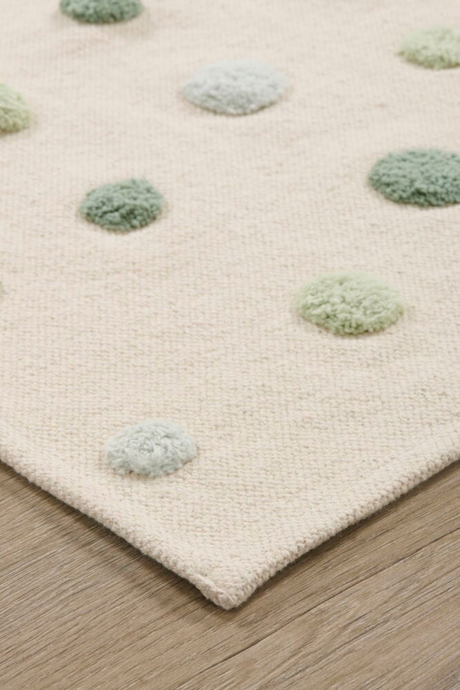 Kirkasta puuvillakangasta vihreillä ja sinisillä pilkuilla.