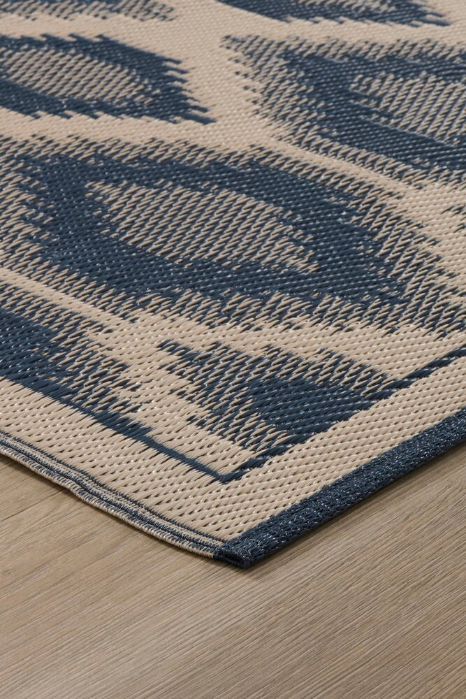 Närbild av en blå och beige mönstrad Bastmatta Inka i Polypropen.