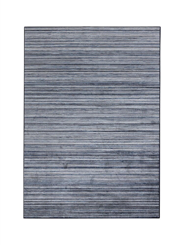 Blå randig matta med glansig och tunn yta.