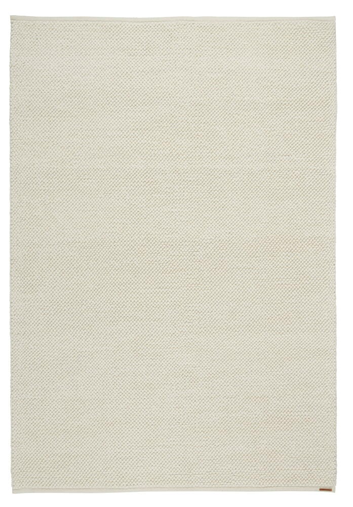 Vit texturerad matta i ullblandning med ett diskret vävt mönster.