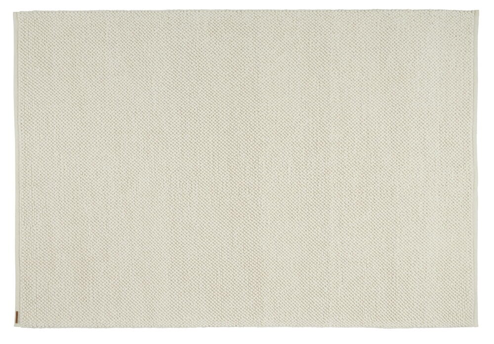 Stor rektangulär handvävd vit ullmatta med subtilt mönster.