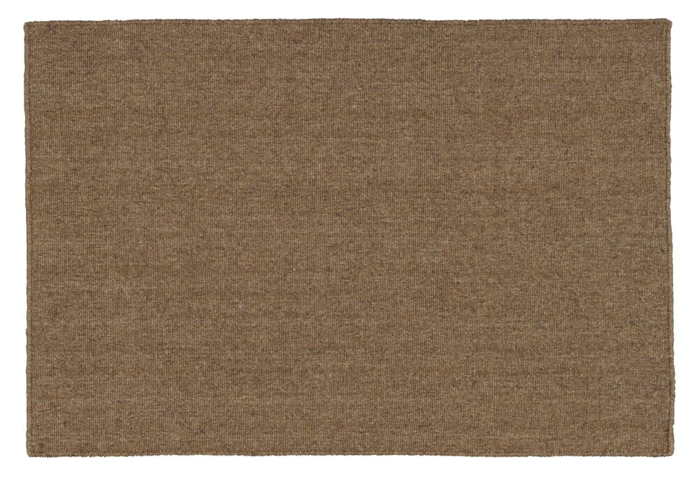 Ruskea käsinkudottu ovimatto sileällä pinnalla.