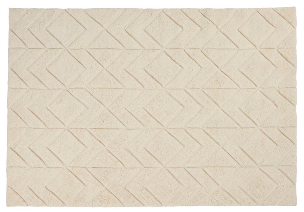 En beige matta med geometriskt mönster.