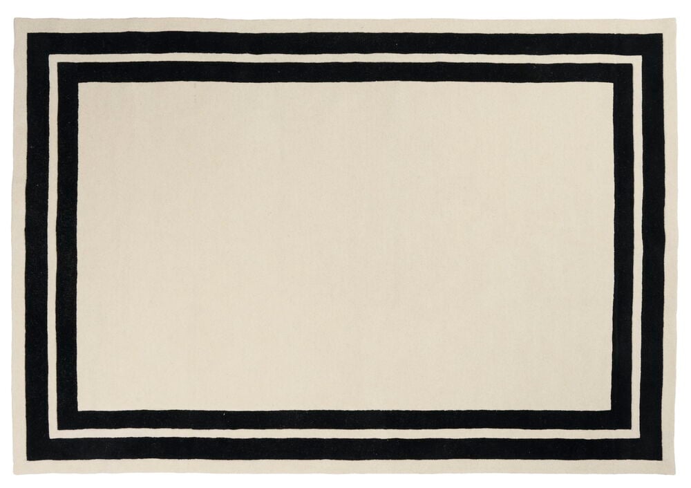 En rektangulär matta med svart ram och ljus mitt.