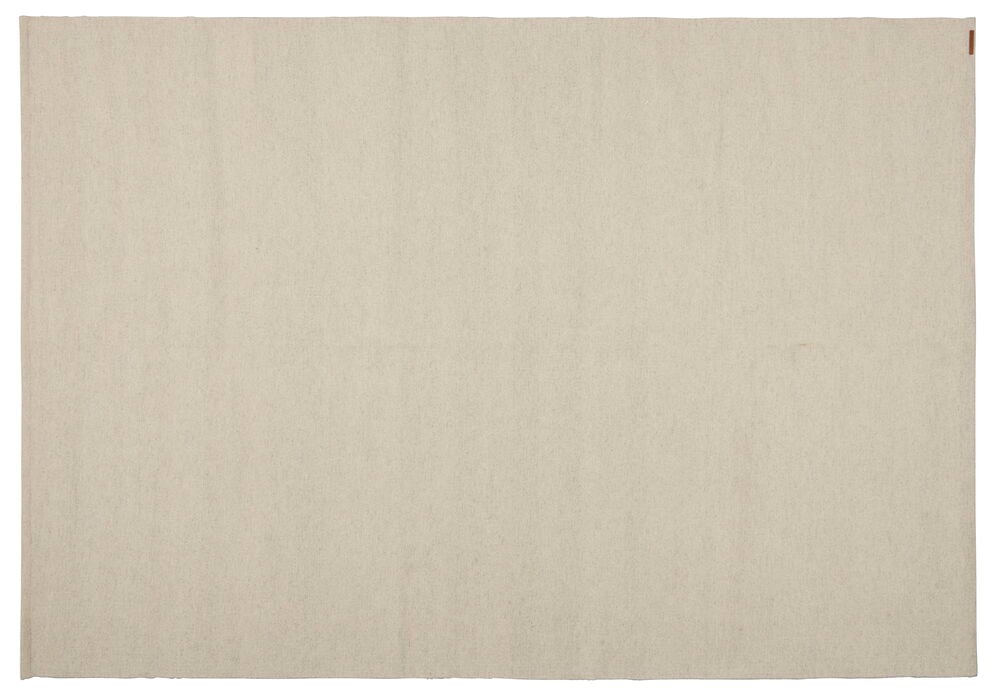 En rektangulær offwhite ullmatte uten mønster.
