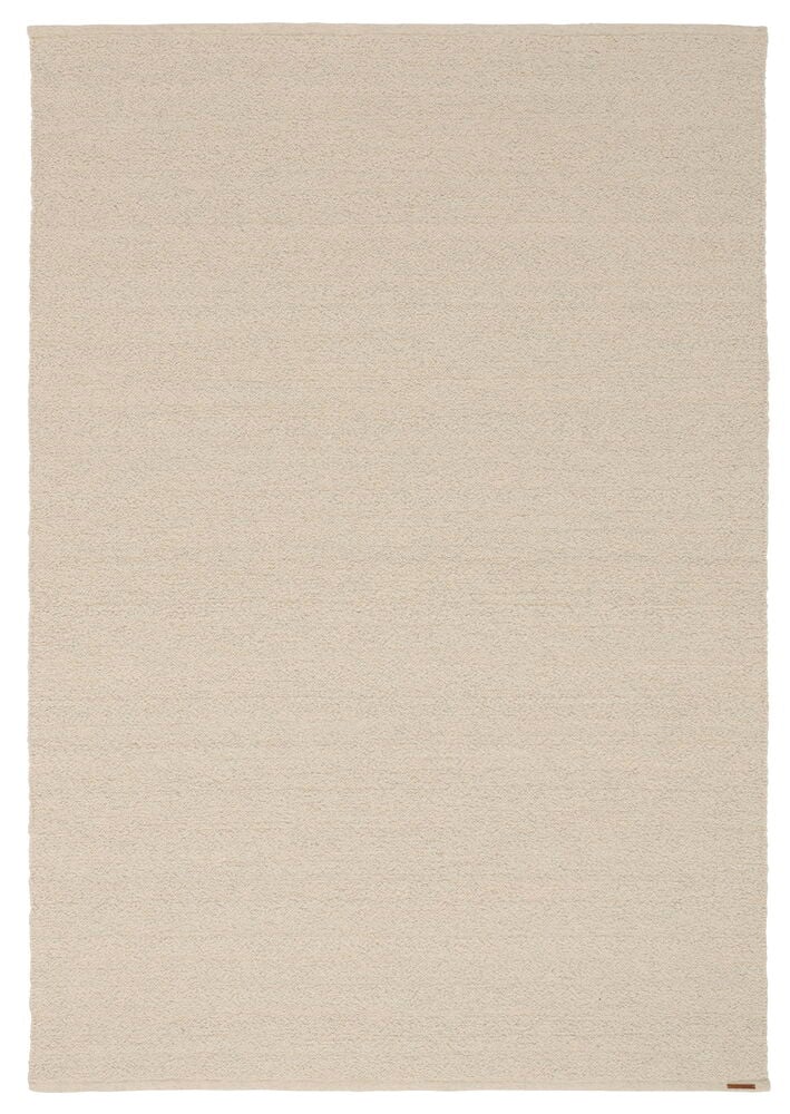Rektangulär off-white matta i ullblandning med en texturerad yta.