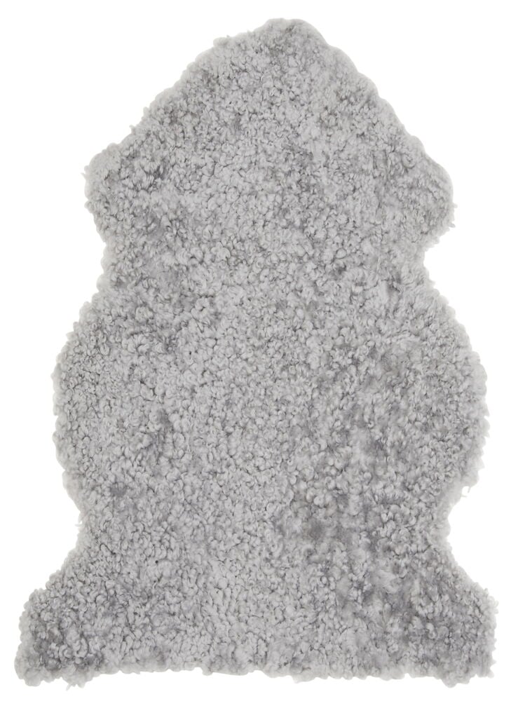 Grått fårskinn med kort lockigt hår.