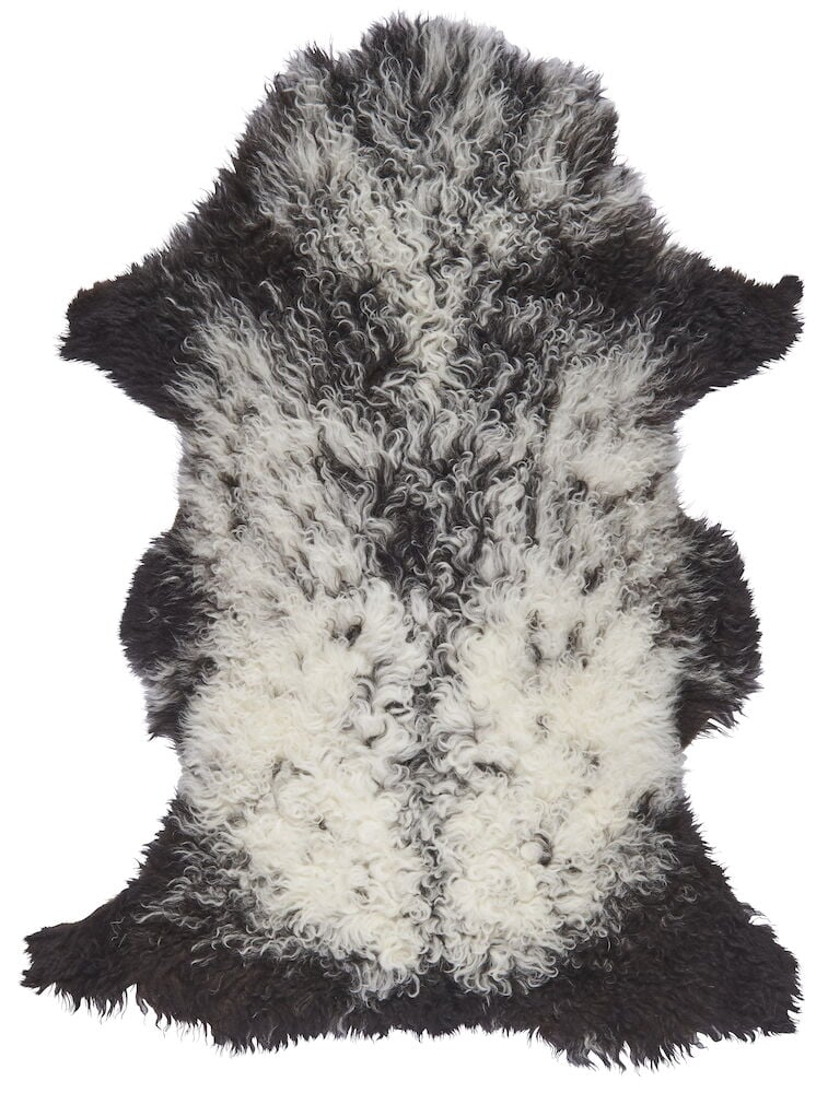 Fårskinnsmatta med lockigt ull i blandade färger.