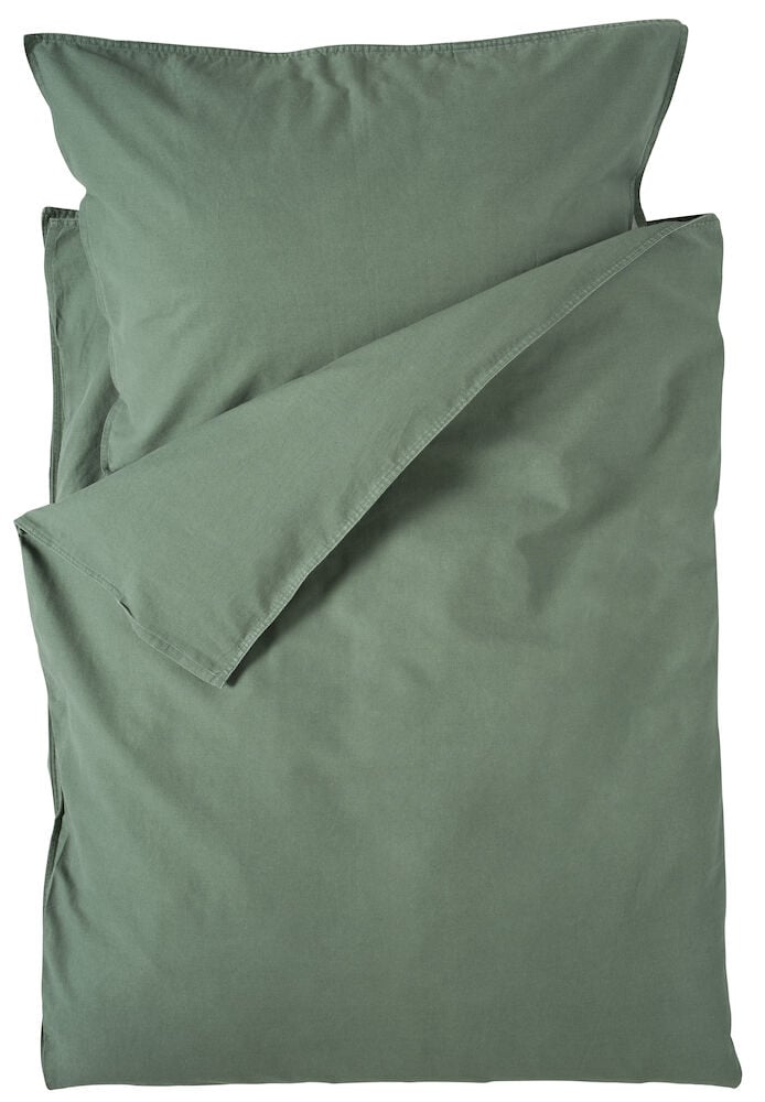 Vihreä puuvillainen pussilakanasetti valkoisella taustalla.