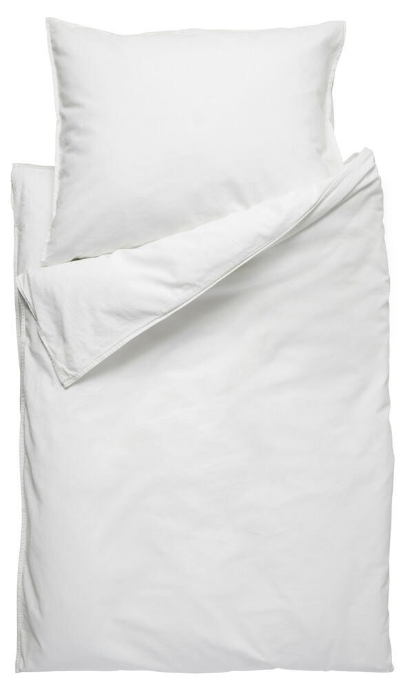 Vitt påslakanset i bomull med kudde och täcke.