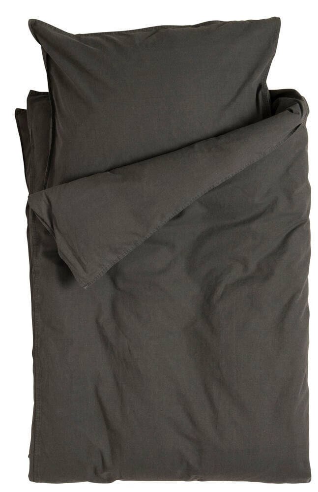 Graues Baumwoll-Bettwäsche-Set, inklusive einem Bettbezug und passendem Kissenbezug, gefaltet auf weißem Hintergrund.