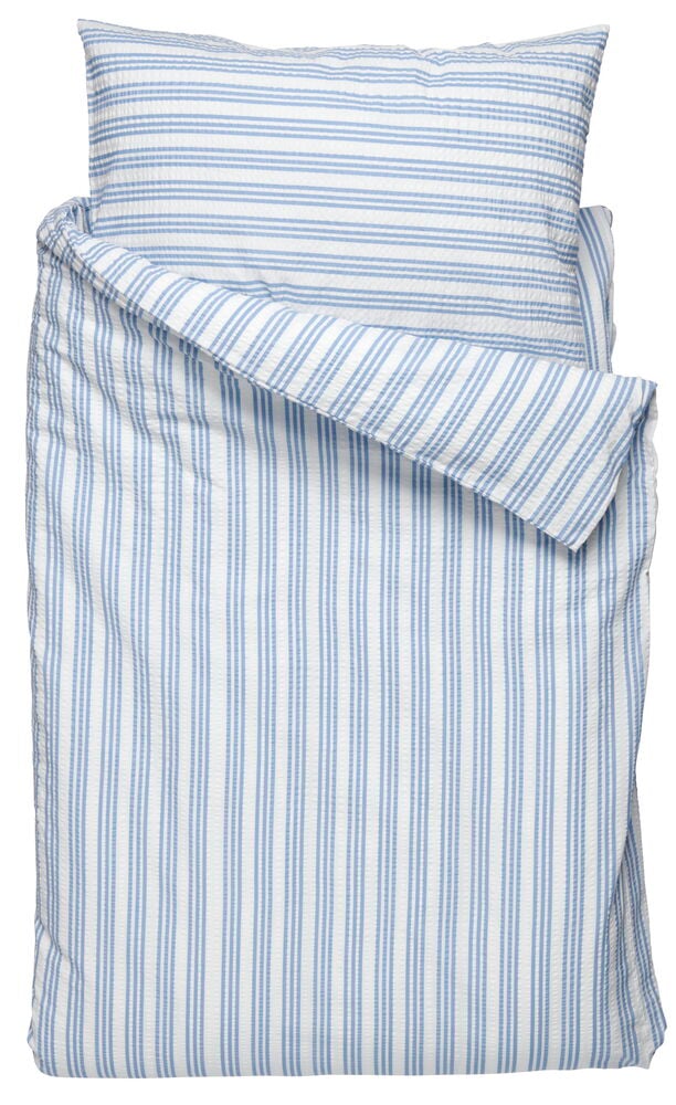 Bettwäsche-Set aus blau-weiß gestreifter Baumwolle mit Seersucker.