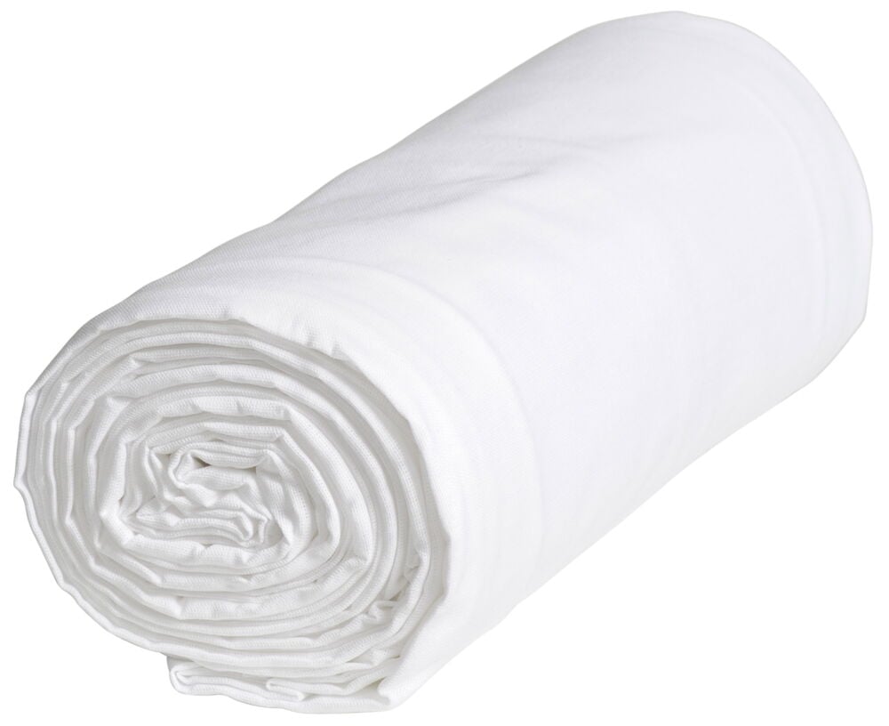 Ett ihoprullat vitt bomullslakan på vit bakgrund.