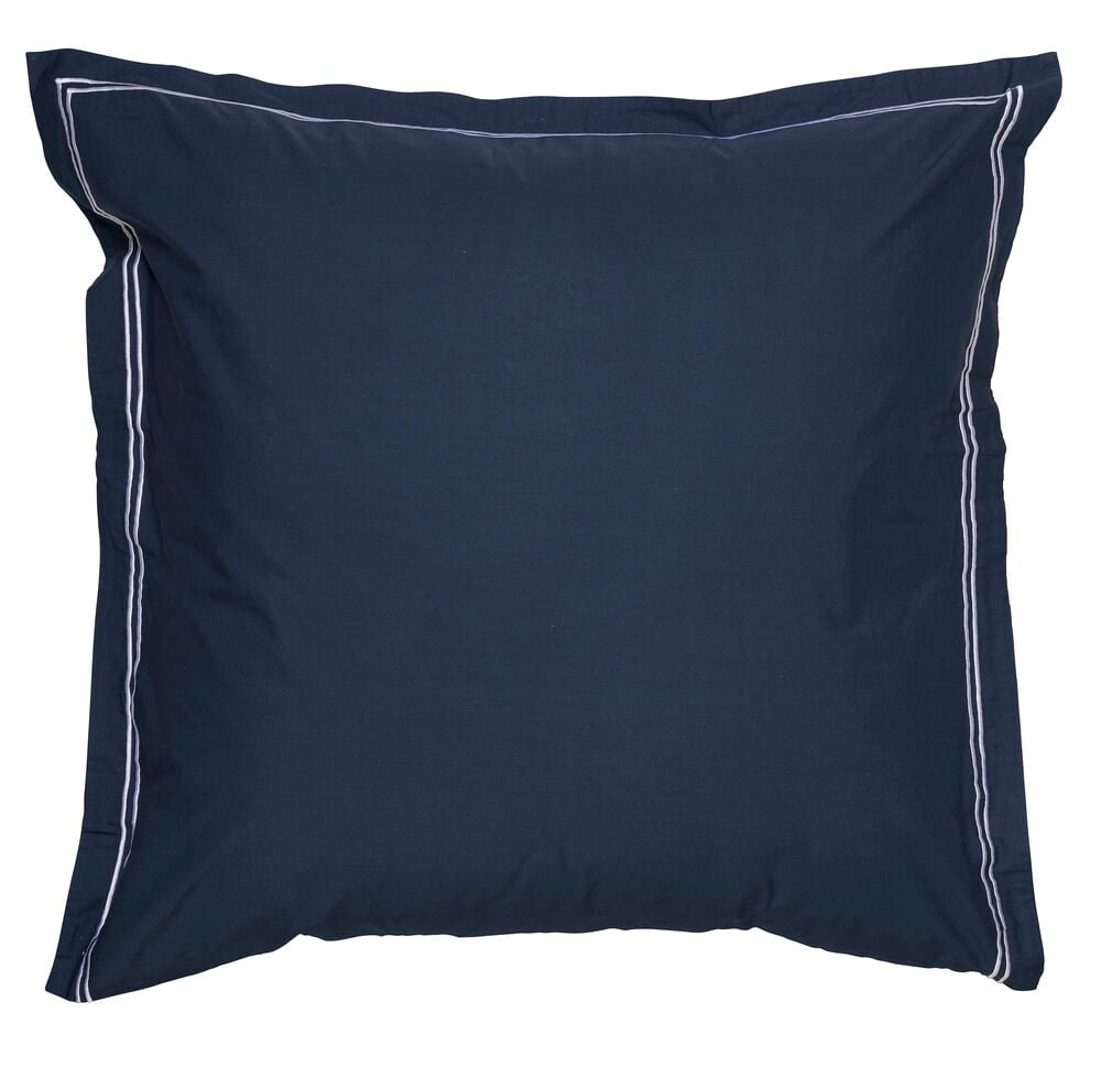 Marineblauer Baumwoll-Kopfkissenbezug Hotel Collection 80x80 cm mit weißen Doppelpaspeln.