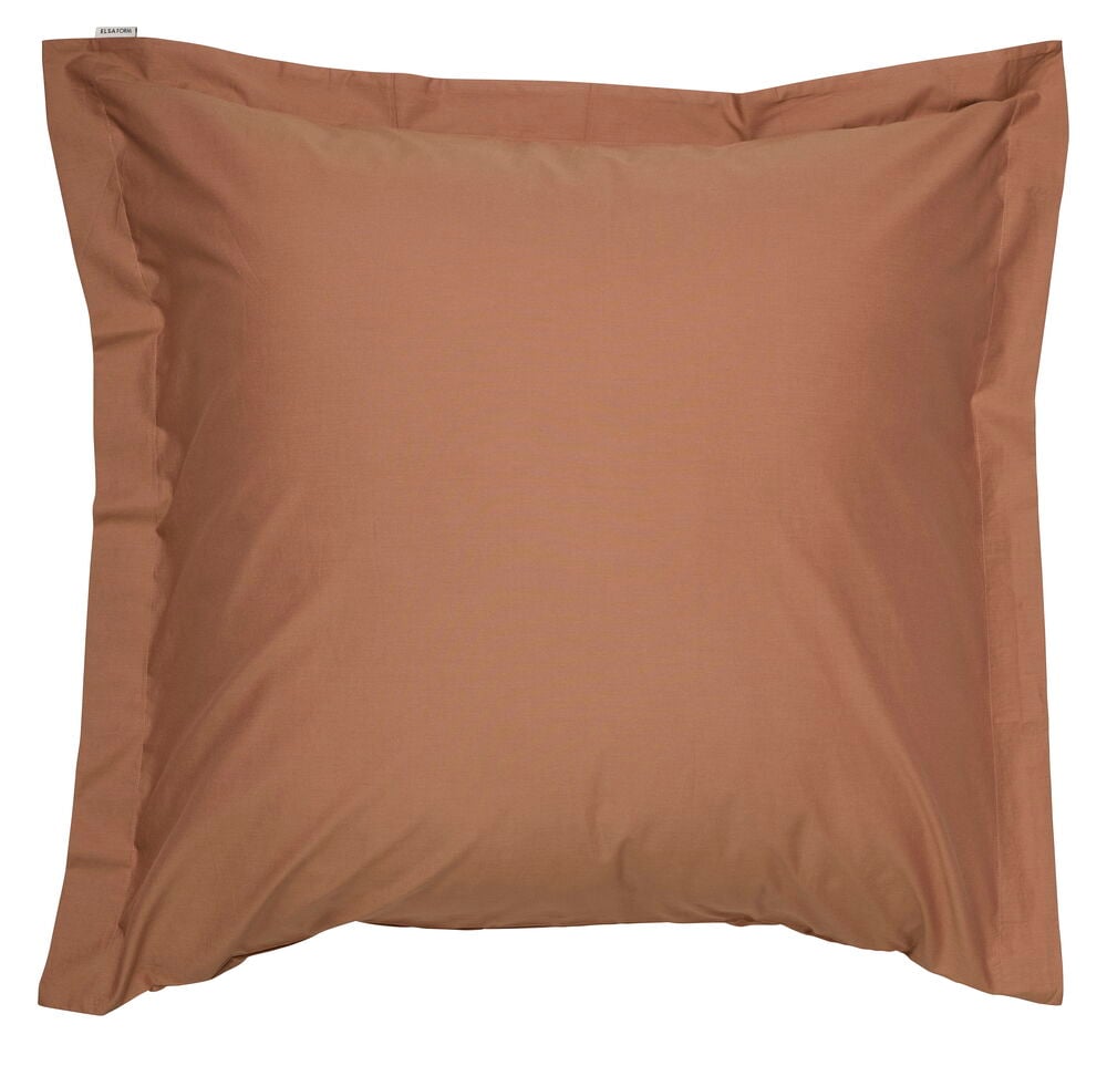 Warmbrauner Elsaform 80x80 cm Kopfkissenbezug mit flachem Rand.