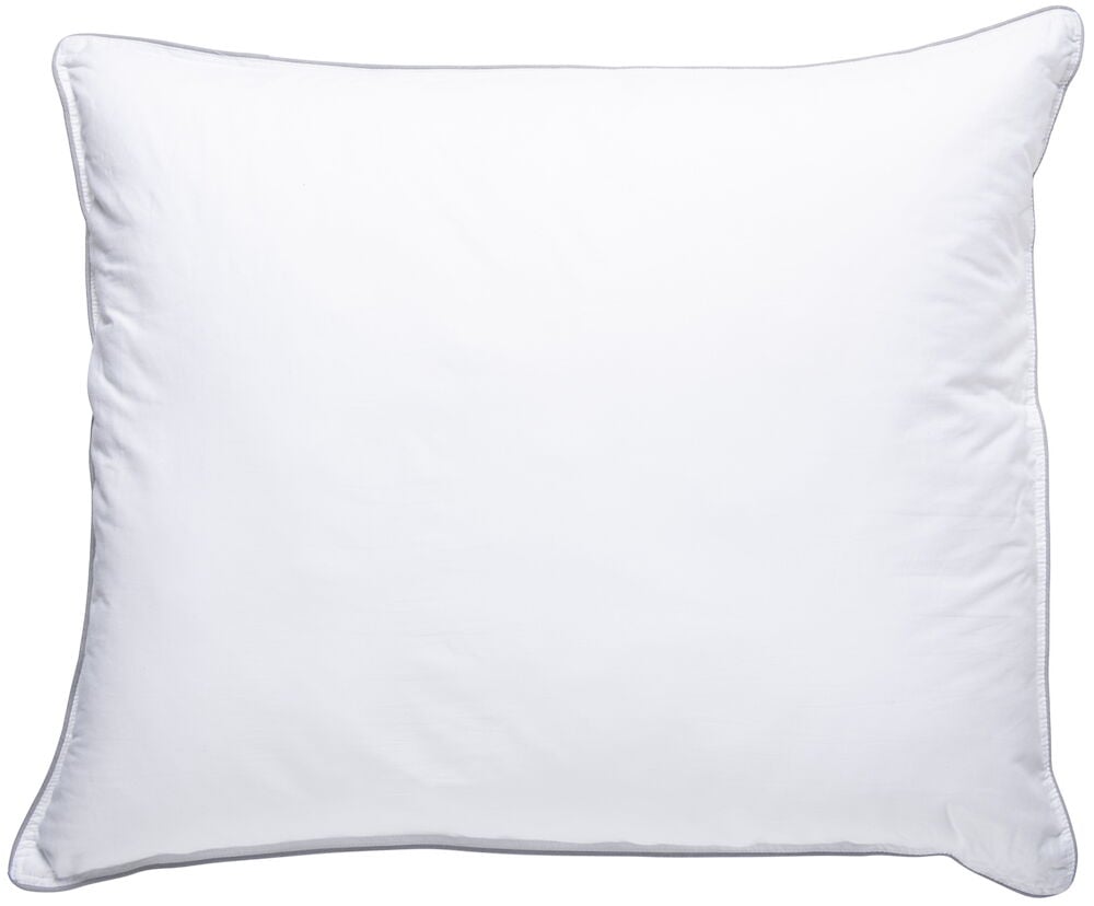 Vit låg kudde med slät bomullsöverdrag.