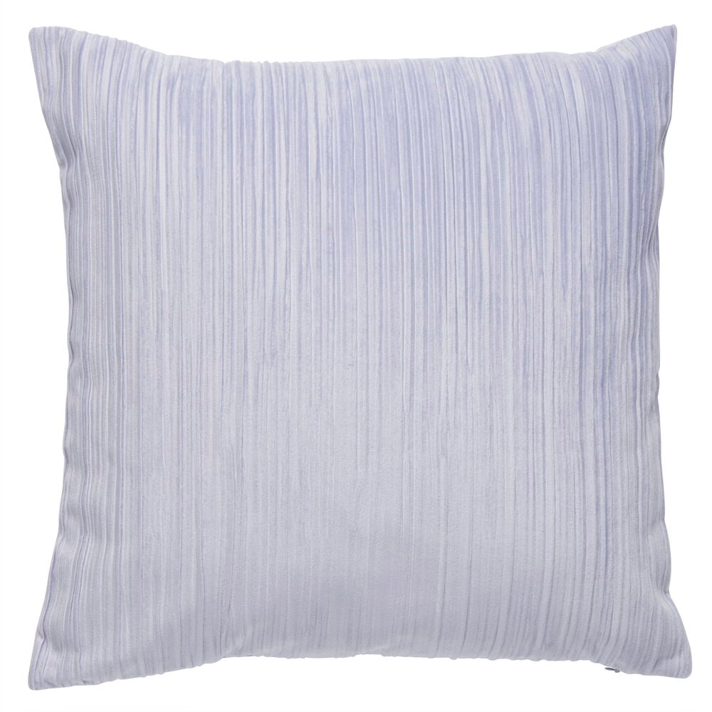 Blå lilla putetrekk med rynket fløyelsstruktur.