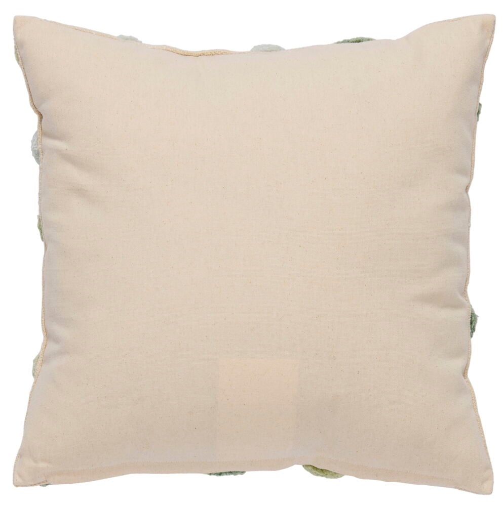 Beiges quadratisches Baumwollkissen vor weißem Hintergrund.