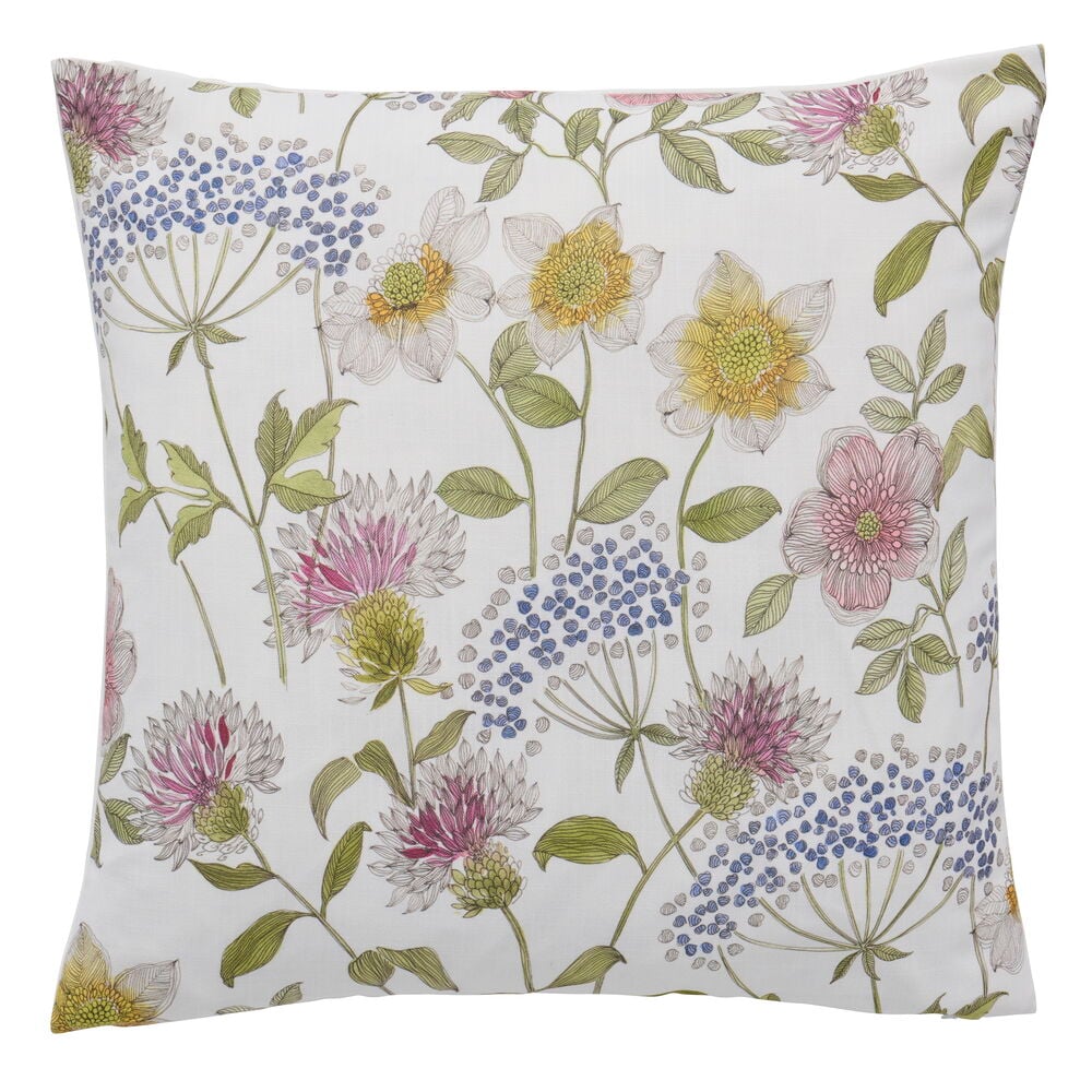 Tyynynpäällinen Signe valkoinen polyesteriä värikkäällä kukkakuviolla, sopii sisätyynylle 50x50 cm.