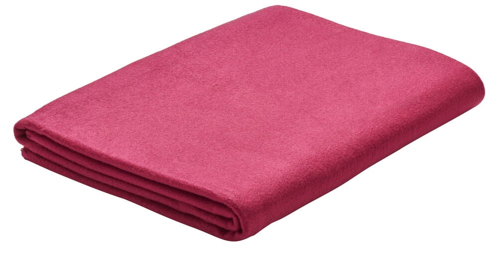 En tung vinrød pledd i myk fleece.