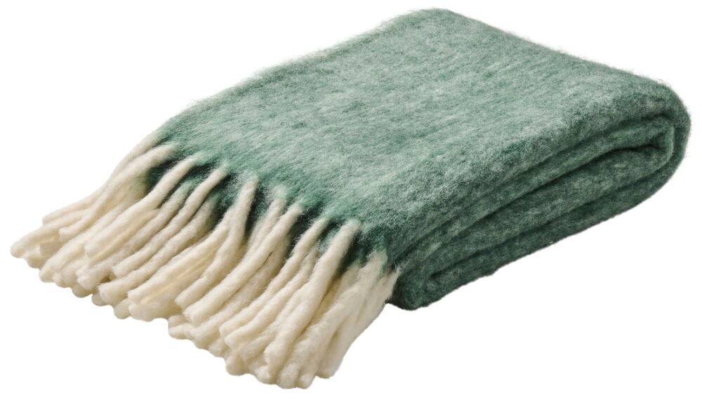 Tummanvihreä taiteltu huopa, jossa on valkoiset hapsut.