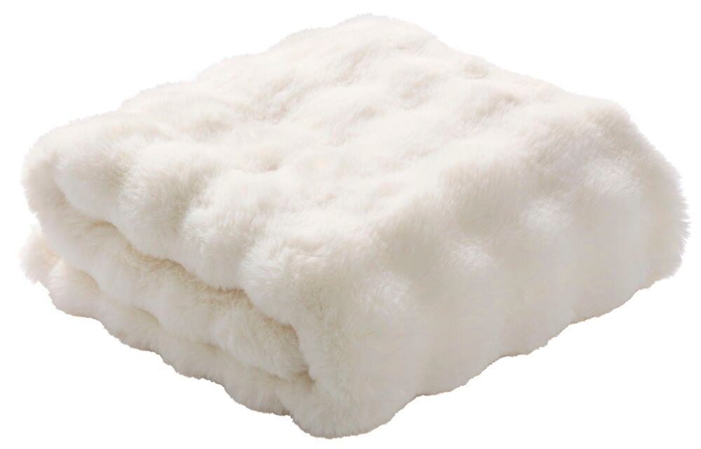 Off-white polyester Fluff pläd, vikt, som visar dess mjuka, texturerade yta.