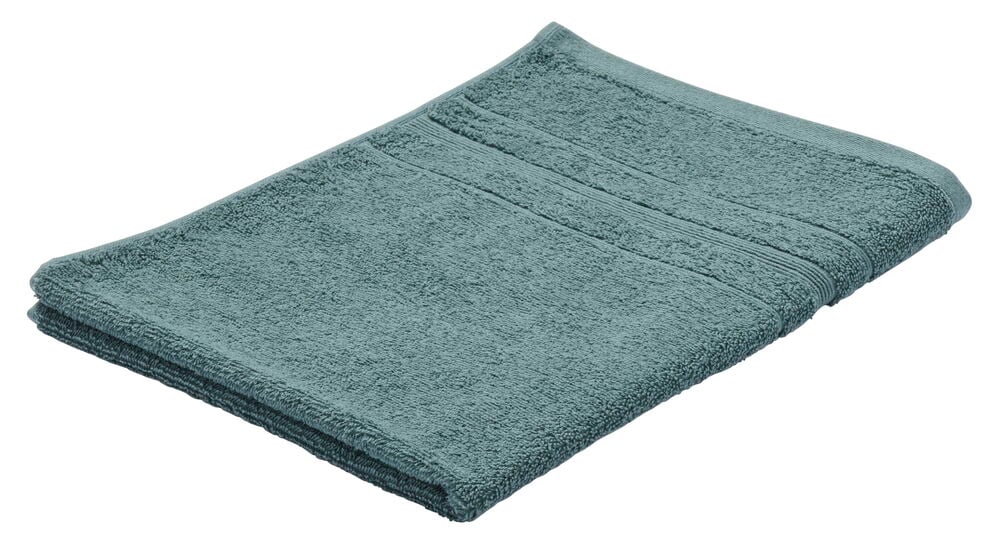 Vihreä puuvillapyyhe sileällä reunalla.