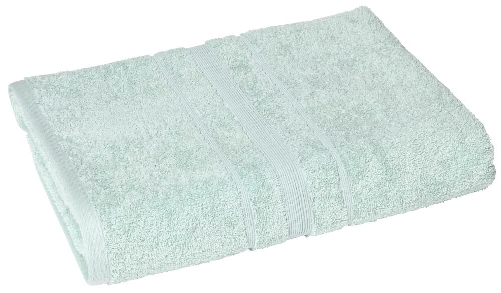 Pastellinvihreä puuvillainen kylpypyyhe.