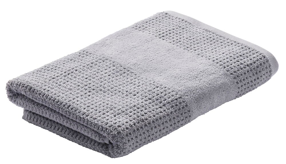 Harmaa painotettu puuvillainen kylpypyyhe, jossa on rakenne.