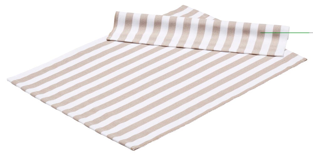 Zwei gerippte Tischsets mit beigefarbenen Streifen.