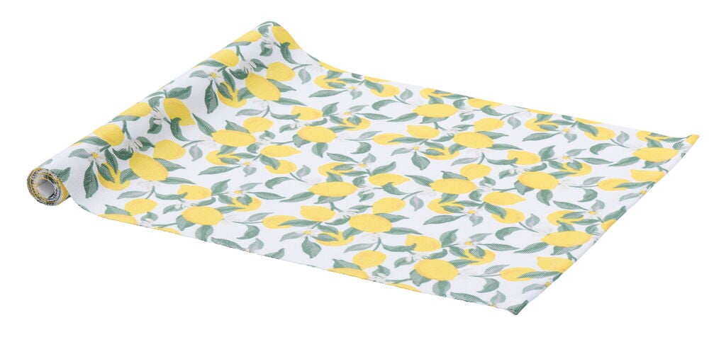 Keltainen pöytäliina sitruunakuviolla ja vihreillä lehdillä.