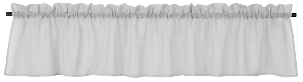 Grå gardinkappe med linstruktur på gardinstang.