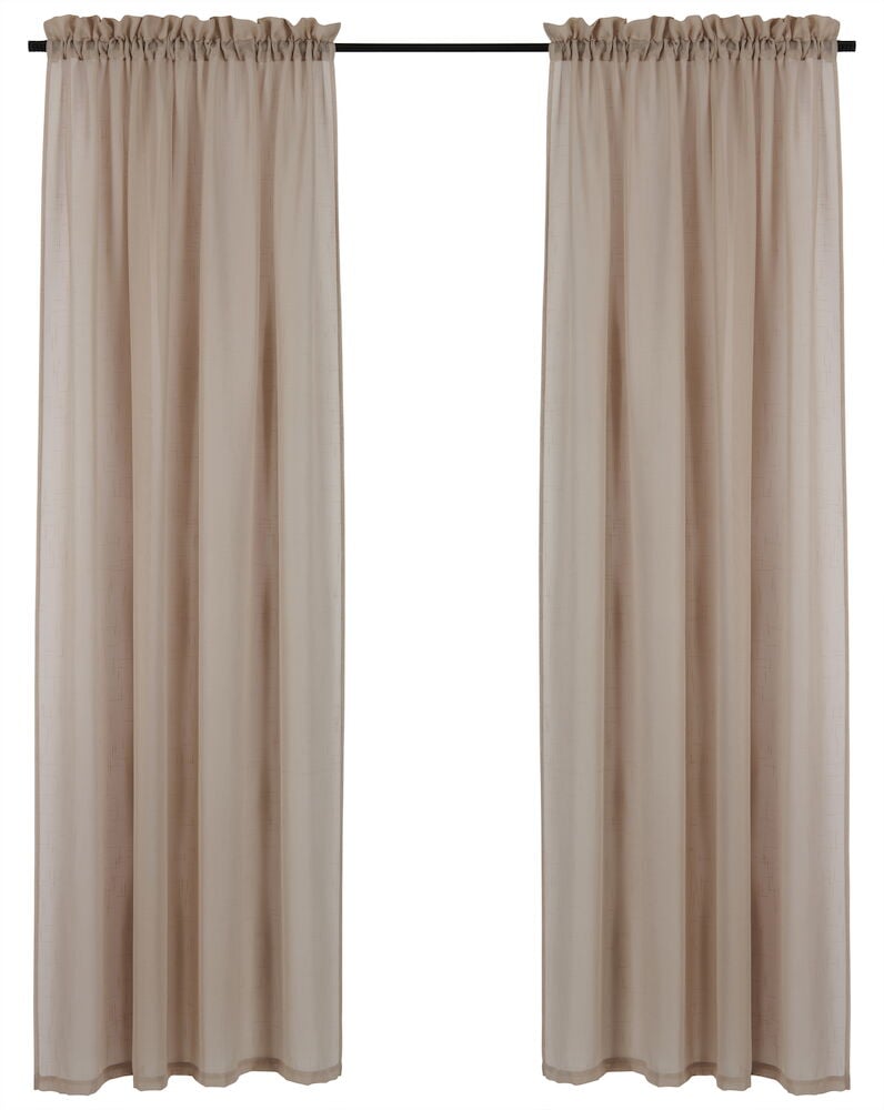 Kaksi beigeä polyesteriverhoa verhotangossa.