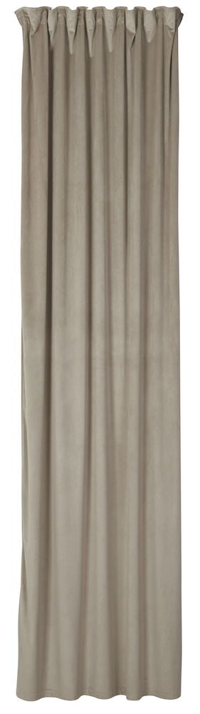 Pitkä luonnonvärinen samettiverho, jossa on laskostettu yläosa.