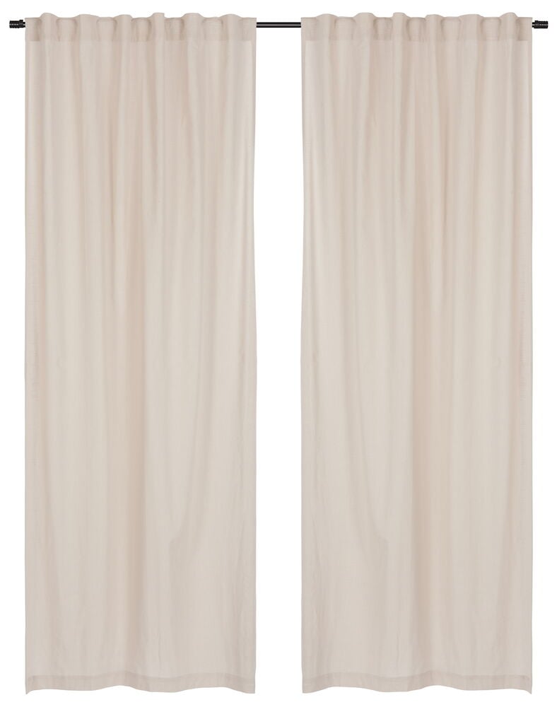 Två beige gardinlängder med dolda hällor.