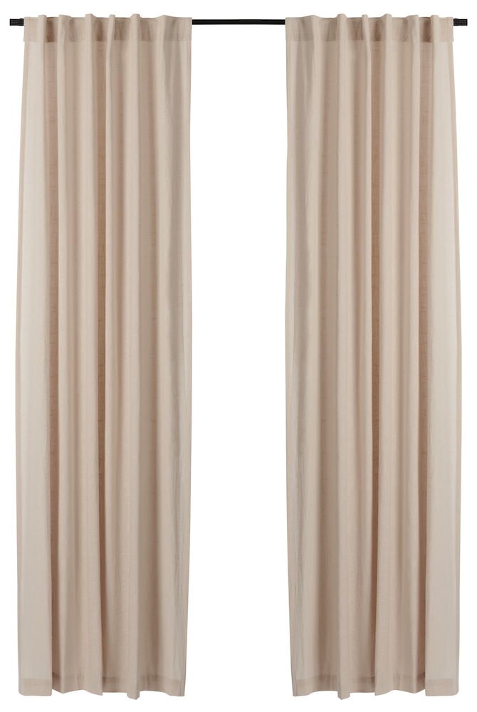 Två beige gardinlängder i bomull med kanalupphängning.