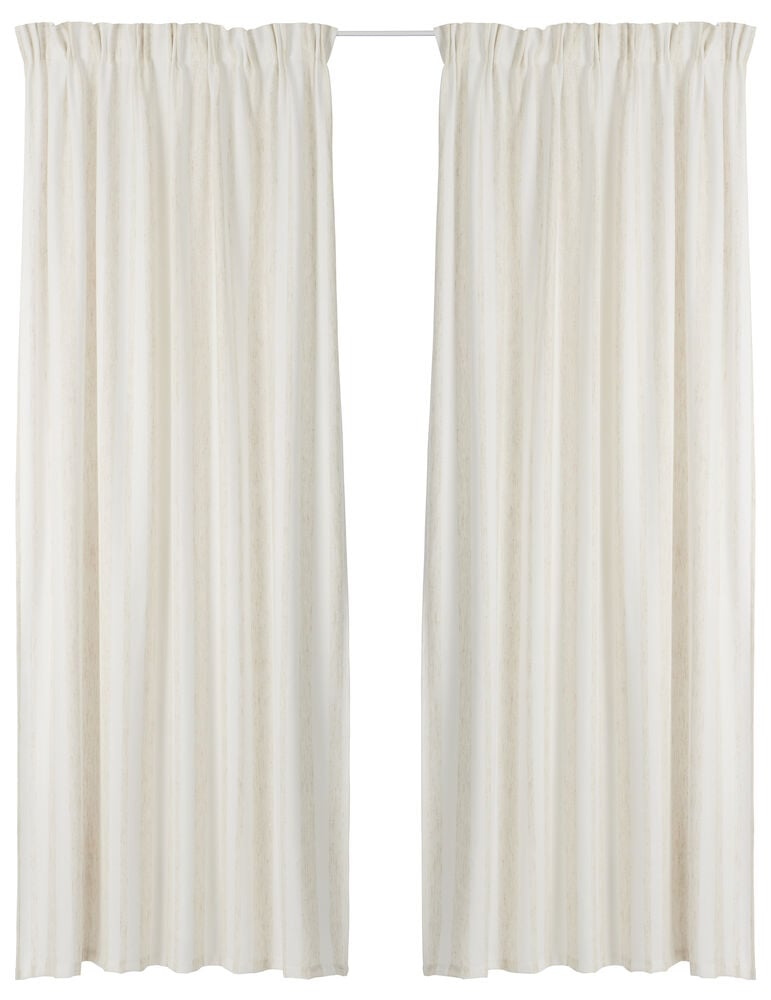 Kaksi beigeä raidallista verhopaneelia, joissa moninauhakiiinnitys.