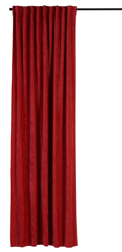 Ein roter Polyestersamt Vorhang Vintage 135x250 cm hängt gefaltet an einer schwarzen Stange.