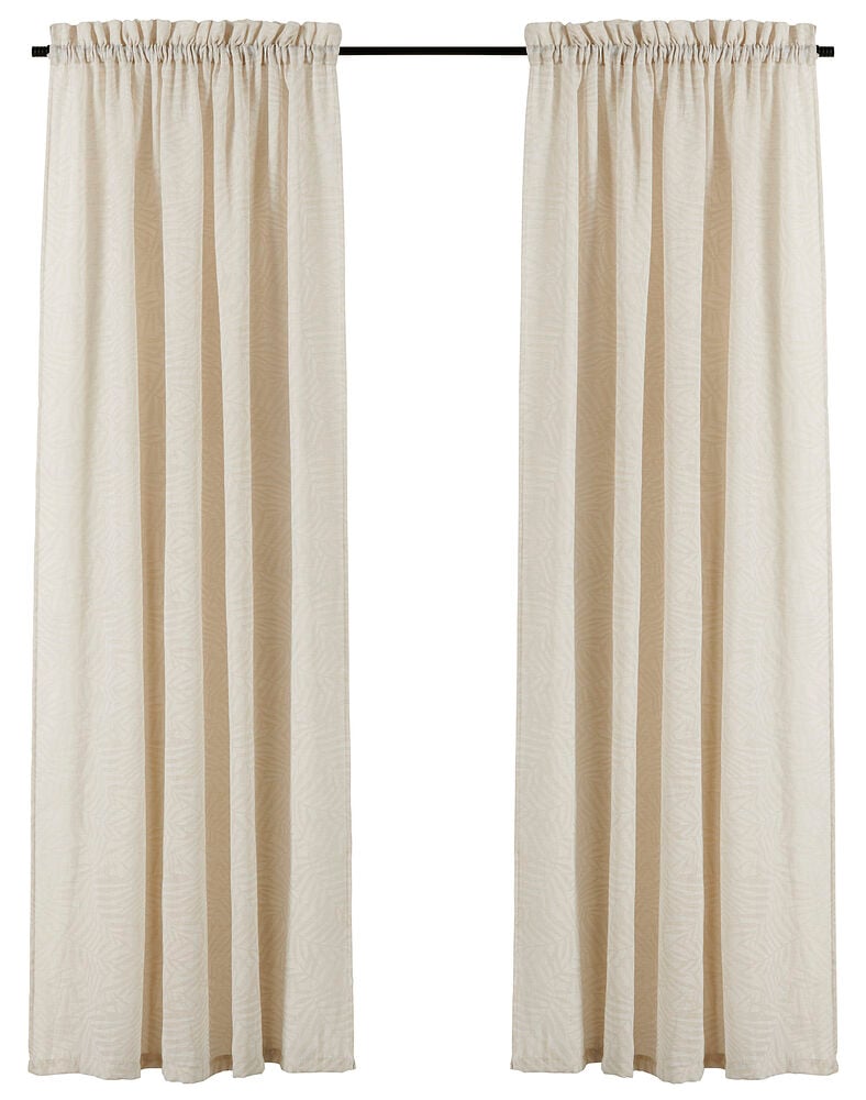 To naturfargede gardinlengder i polyester med bladmønster.