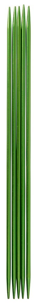 Sex gröna raka stickor med spetsiga ändar.