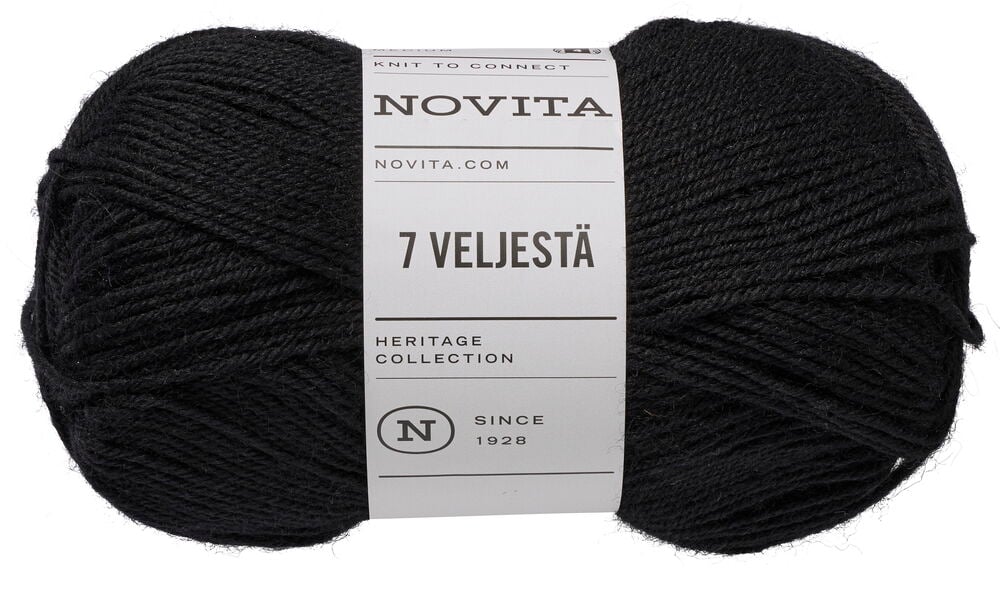 Musta lankakerä, jossa on valkoinen etiketti, jossa lukee Novita 7 Veljestä Heritage Collection.