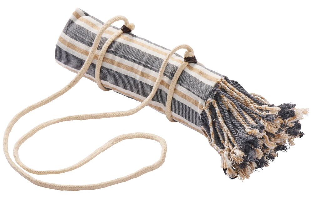 Rullet stripete hamamhåndkle med frynser og bærereim.