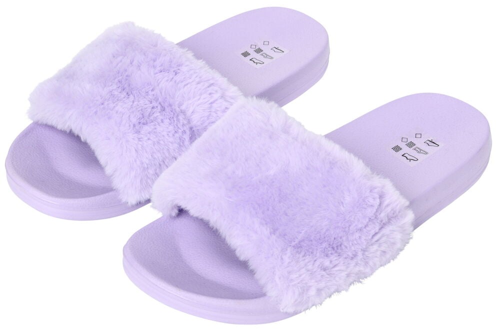 Lila tofflor med mjuk pälskant.