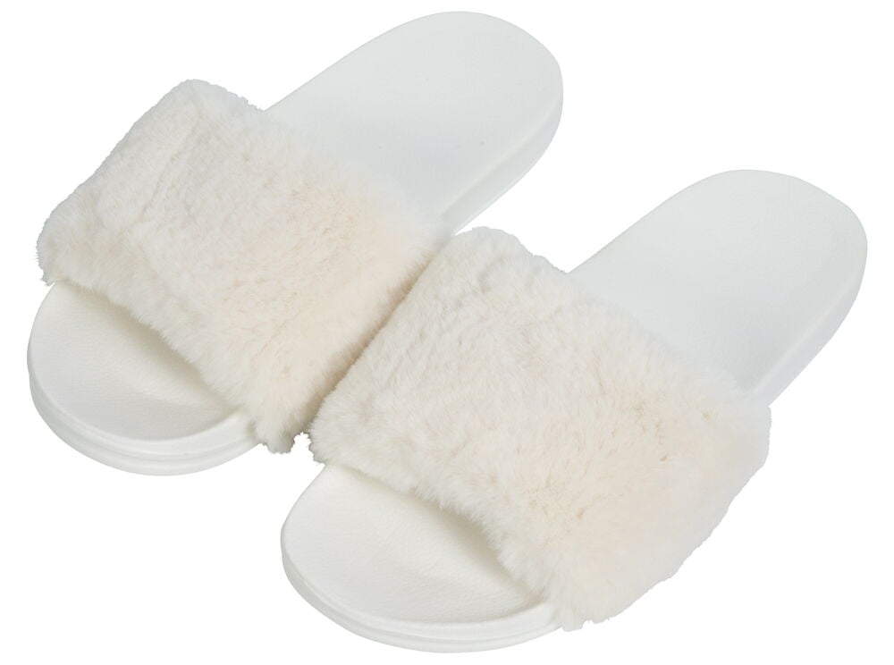 Vita slip-in tofflor med mjuk fuskpäls.
