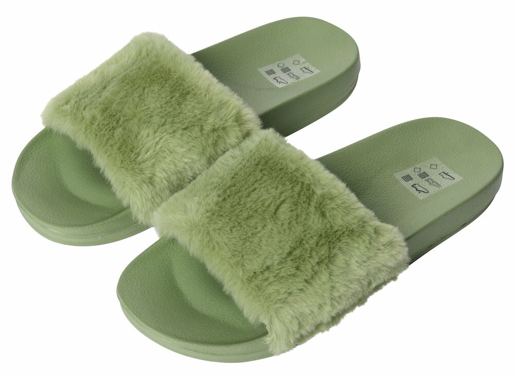 Gröna tofflor med mjuk pälsrem.