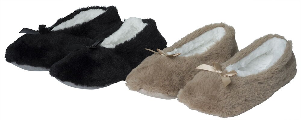 Beigenväriset ballerinatossut rusetilla ja pehmeällä sisäpuolella.