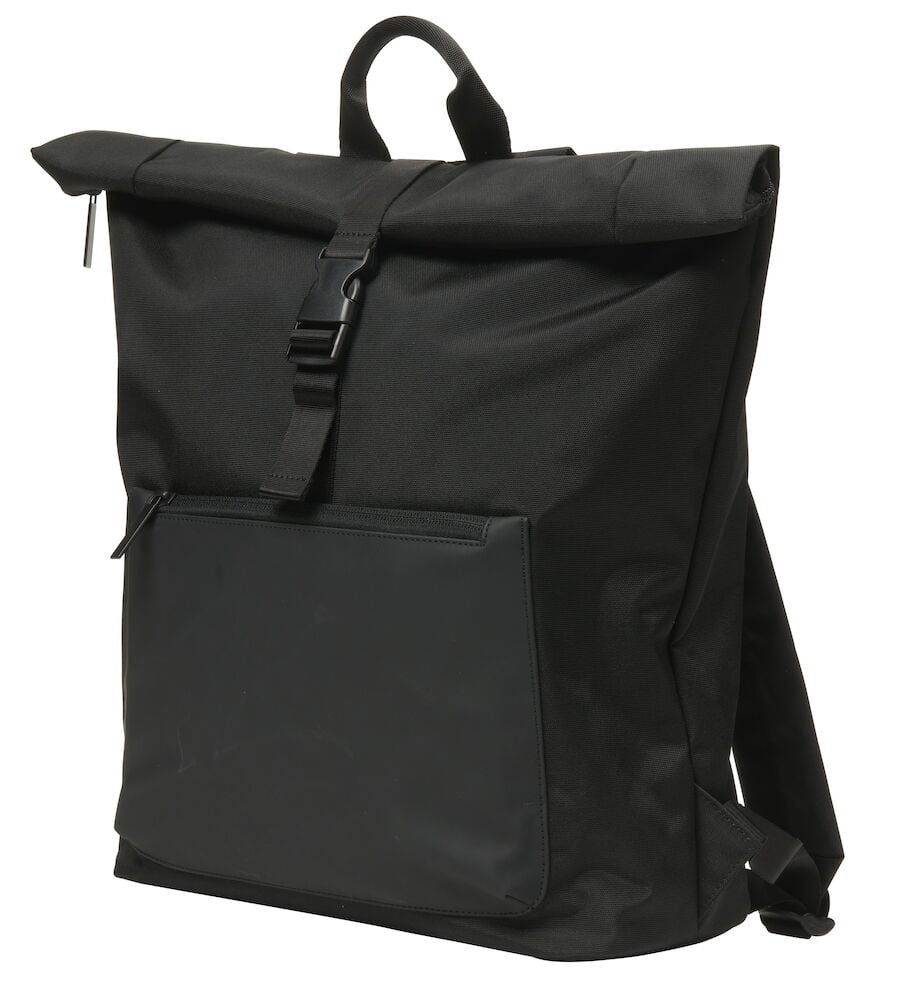 Svart ryggsäck med rullstängning och frontficka.