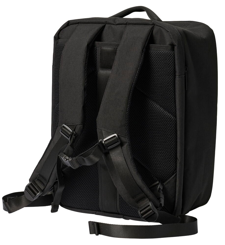 Schwarzer Handgepäck-Rucksack mit gepolsterten Schultergurten und Mesh-Rückenpanel, Rückansicht.