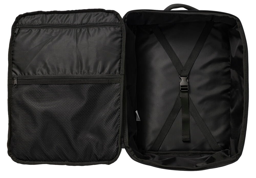 Handgepäck-Rucksack Schwarz, offen, mit Reißverschlussfach, Netztasche und Hauptfach mit Kompressionsriemen.