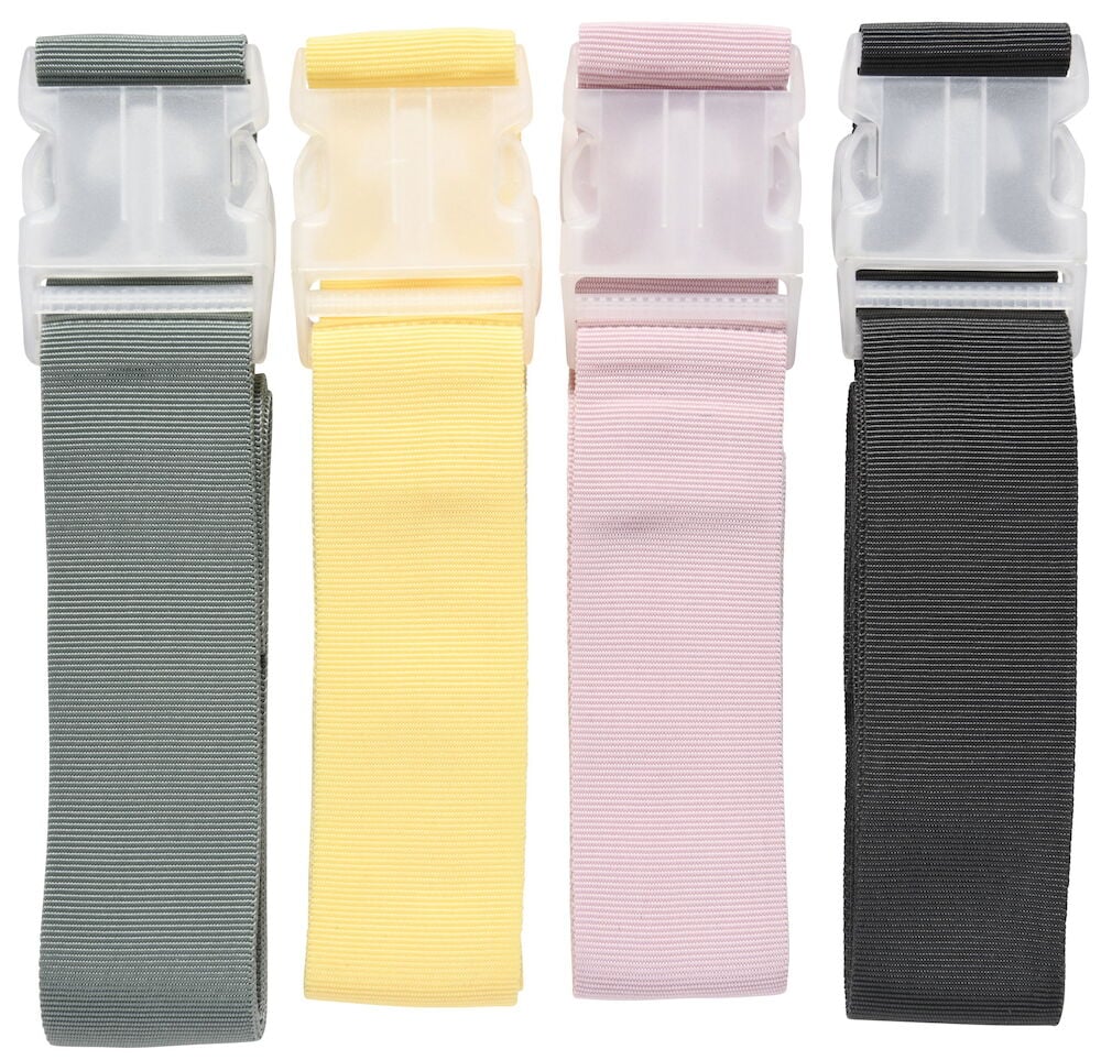 Fyra bagageremmar i olika färger med plastspänne.